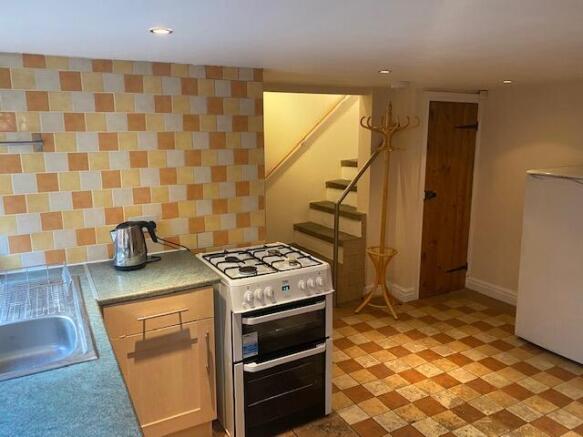 2 bed Terraced to rent Image 4