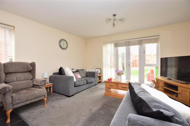 Lounge/Dining Area