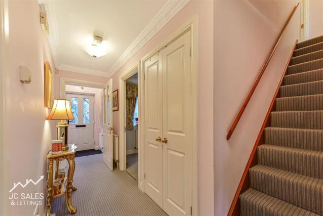 4 bed House for sale Image 11