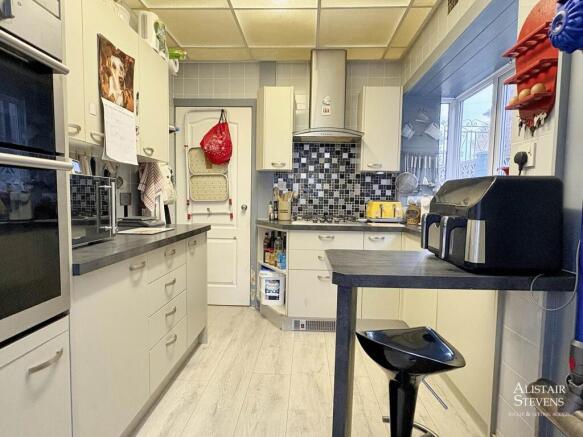 3 bed Semi-Detached for sale Image 6