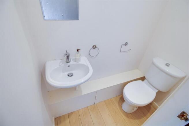 6 bed House for sale Image 8