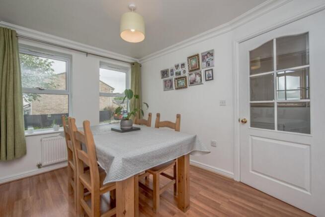 4 bed Detached for sale Image 6