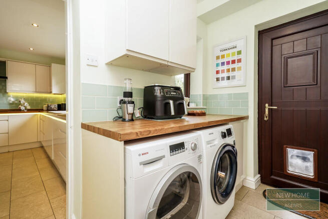 5 bed Detached for sale Image 11