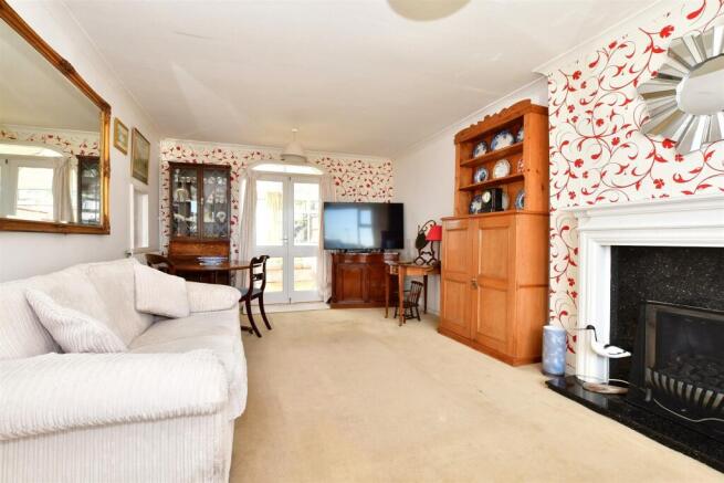 Lounge/ Dining Room