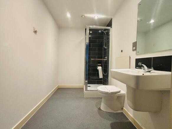 2 bed Apartment to rent Image 7