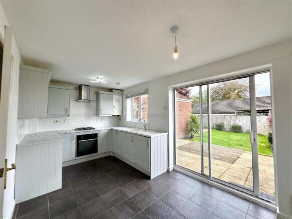 KITCHEN/DINING ROOM