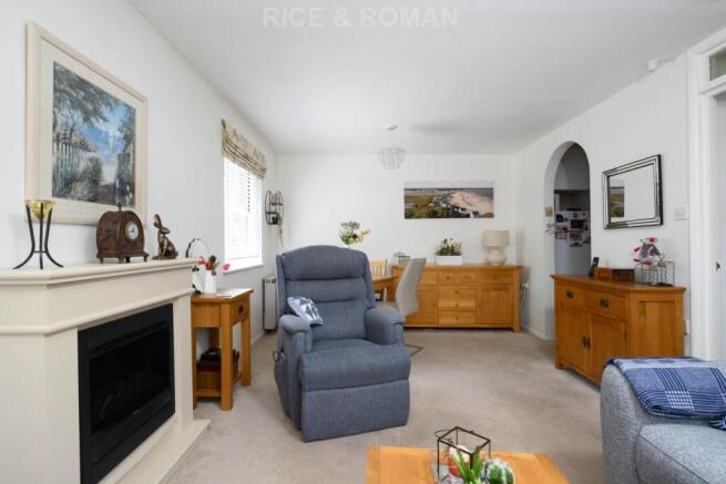 Pitson Close, Addlestone photo 4