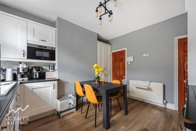 2 bed House for sale Image 5