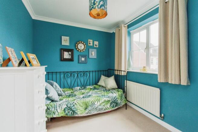 6 bed Detached for sale Image 9