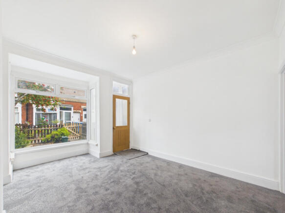 2 bed Terraced to rent Image 4