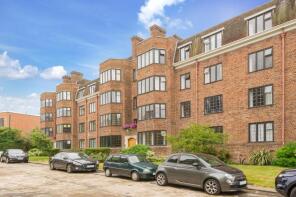 25, Selwyn House, Manor Fields, London SW15 3LR