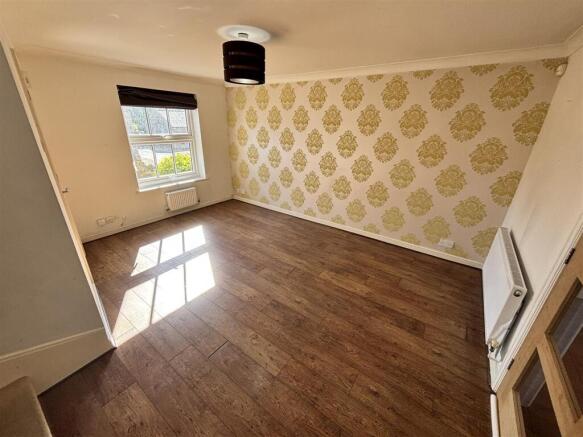 3 bed Terraced to rent Image 10