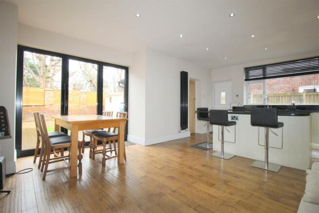 Open Plan Living/Dining Kitchen