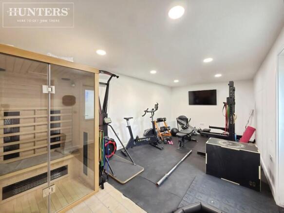 4 bed House for sale Image 12