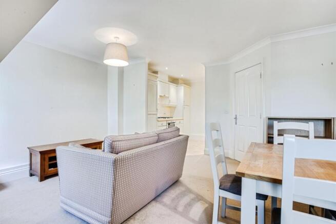 2 bed Flat for sale Image 7