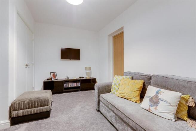 Woodlands Grove, Hucknall, NG15 photo 4