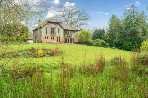 Lindford Road, Lindford, GU35