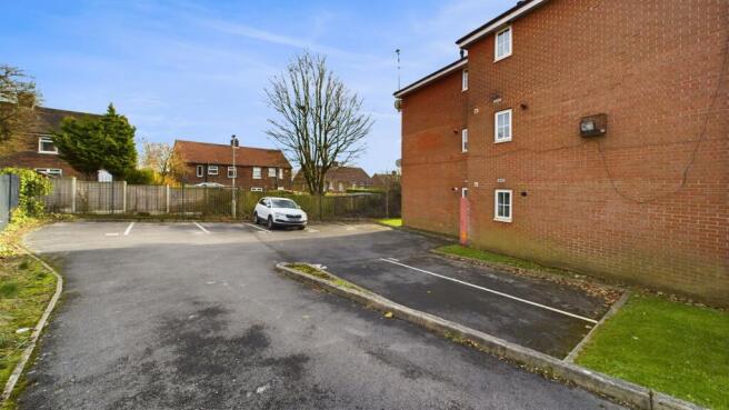 1 bed Ground Flat for sale Image 6