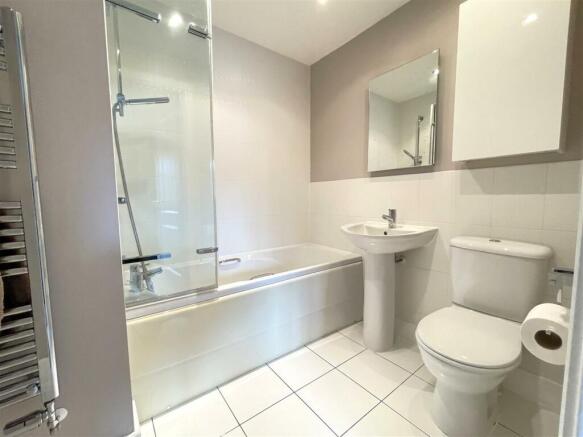 JACK'N JILL BATHROOM