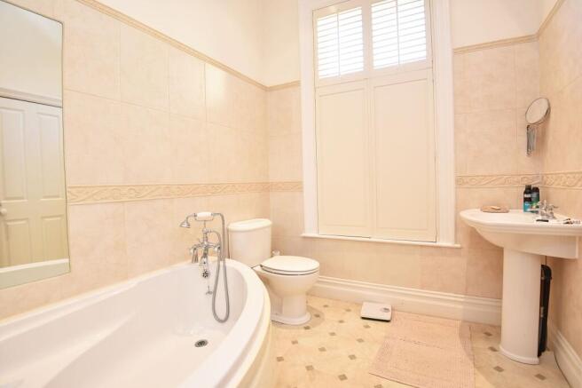 2 bed Flat for sale Image 4