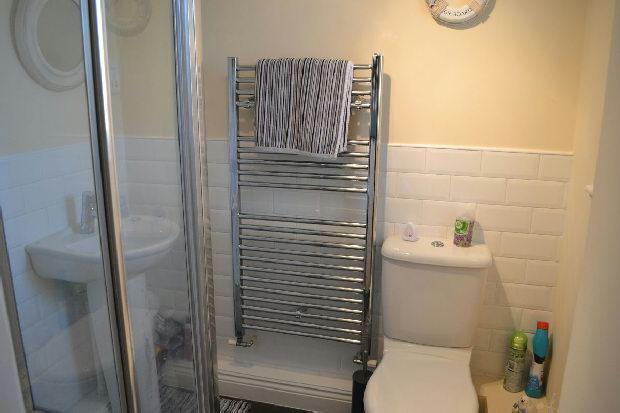 EN-SUITE SHOWER ROOM