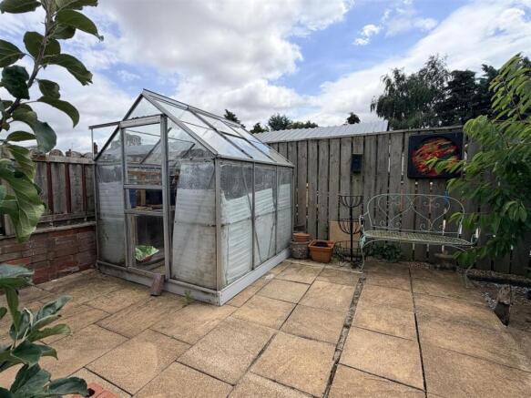 2 bed Semi-Detached for sale Image 11