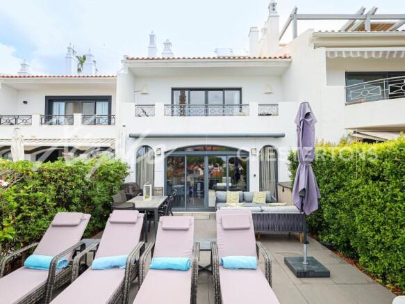 Lakeside Village 3 Bed Renovated Townhouse For Sale