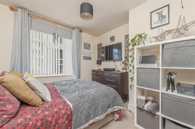 2 bed Terraced for sale Image 8