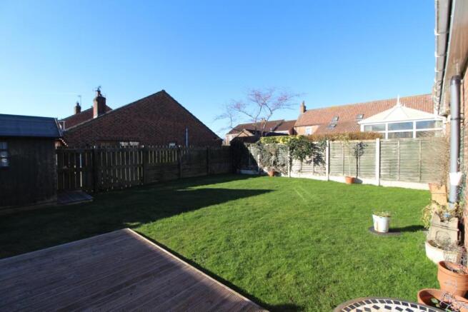 REAR GARDEN & GARAGE SPACE