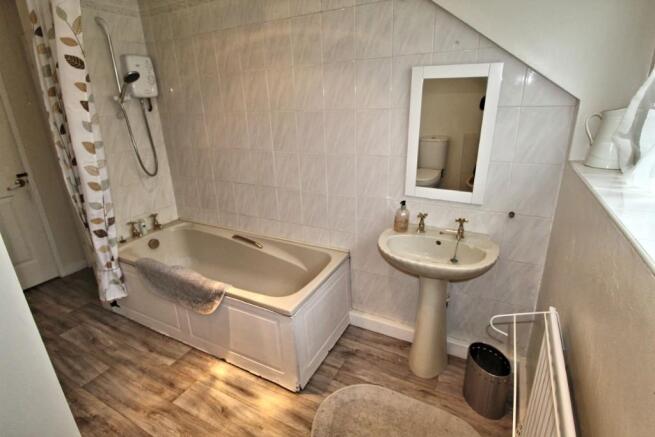BATHROOM VIEW 1