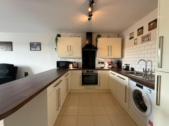 2 bed Apartment for sale Image 10