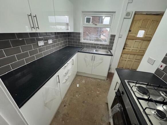 2 bed Semi-Detached to rent Image 4