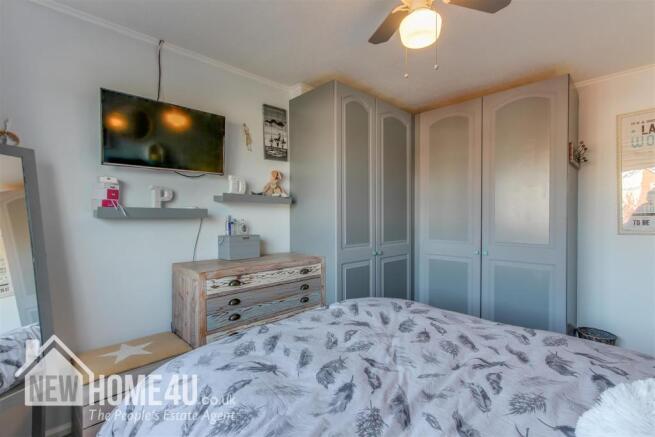 MASTER BEDROOM: