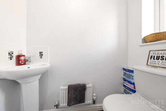 3 bed Semi-Detached for sale Image 8