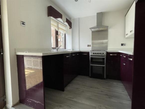 3 bed Terraced to rent Image 5
