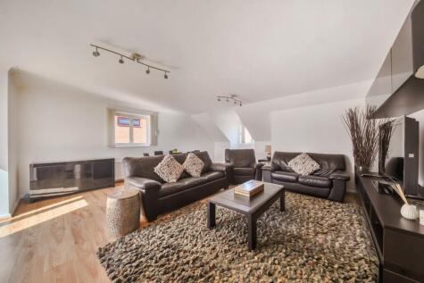 Portsmouth Road, Kingston Upon Thames, KT1