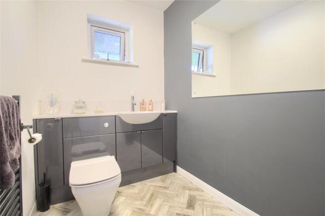4 bed Detached for sale Image 6
