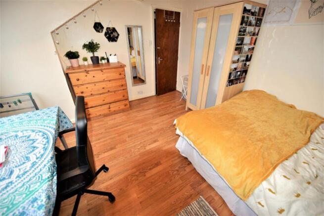 6 bed House to rent Image 10