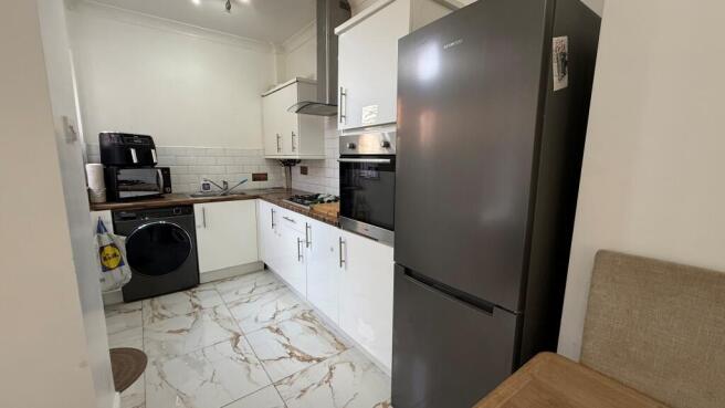 2 bed House to rent Image 4