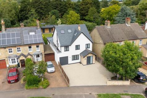 Stotfold Road, "Church End", Arlesey, Beds SG15 6XL
