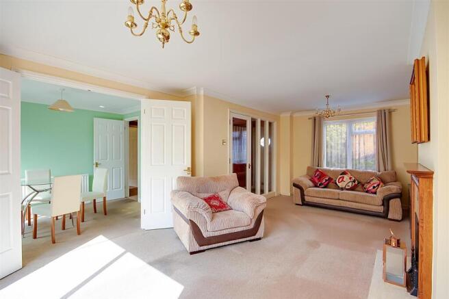 Carnegie Gardens, Worthing, BN14 photo 4