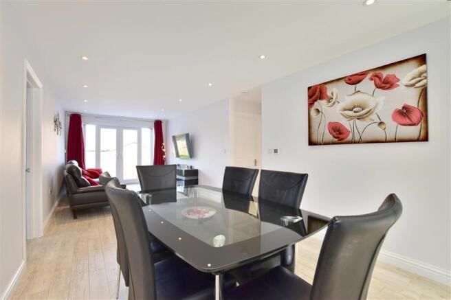 Lounge/ Dining Area