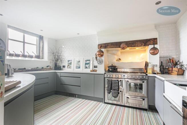 4 bed Semi-Detached for sale Image 6