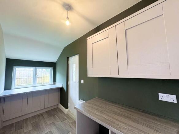 3 bed Semi-Detached to rent Image 8