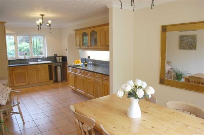 FAMILY KITCHEN