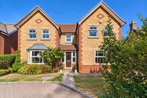 Sundew Close, Lightwater, Surrey, GU18