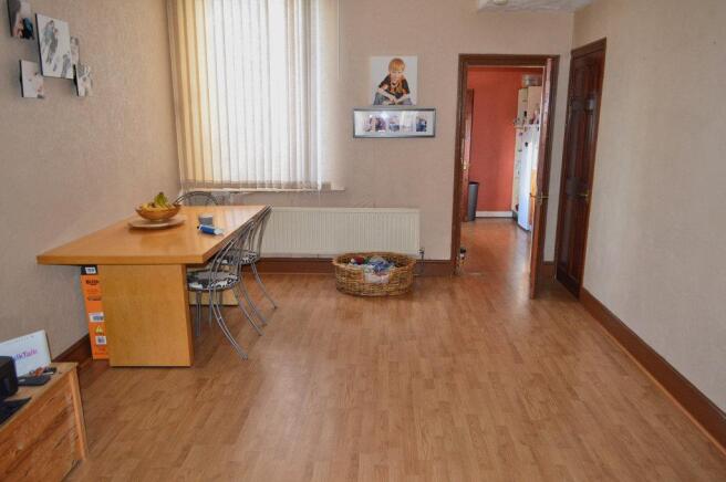 REAR LIVING/DINING ROOM