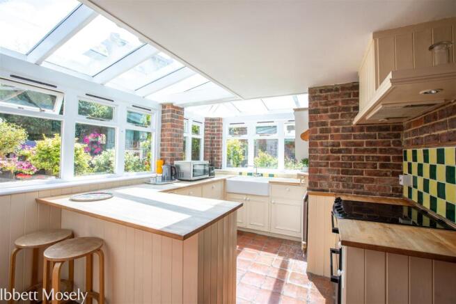 17 Kitchen.jpg