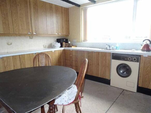 Spacious breakfast kitchen (rear)
