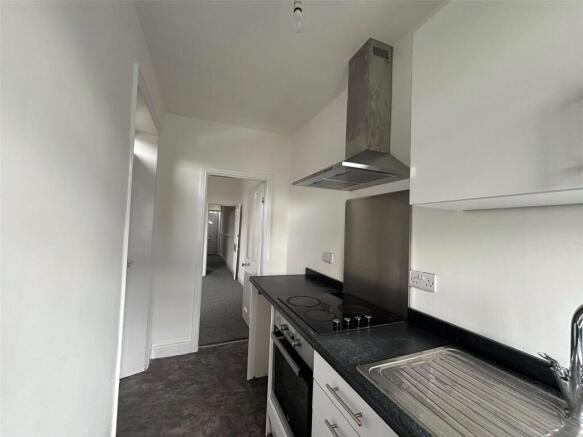 3 bed Terraced to rent Image 4